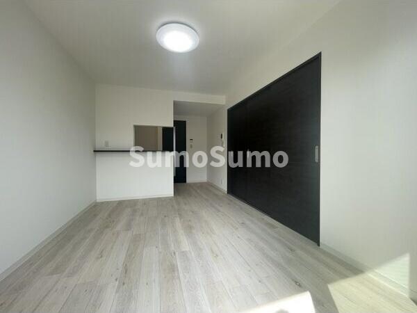 物件内観写真4　(使いやすい居間です)