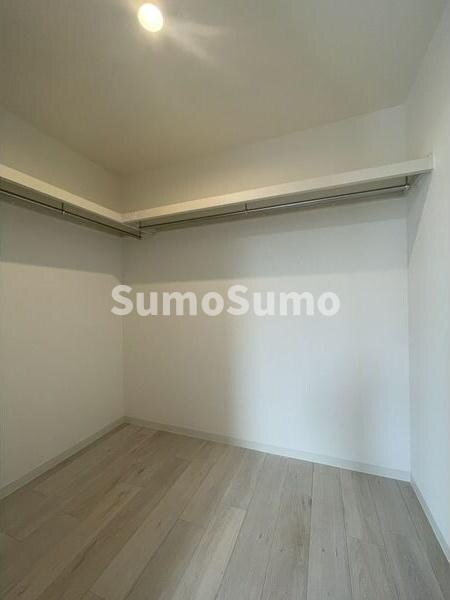 物件内観写真8　(収納豊富です)