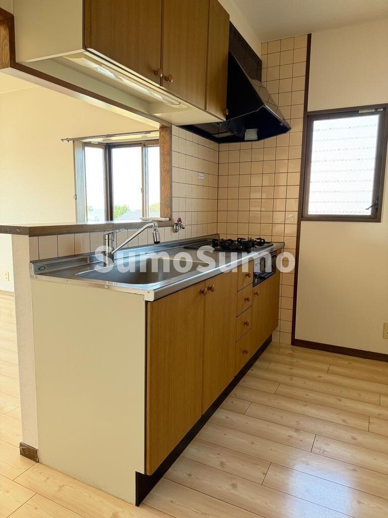 物件内観写真3　(コンパクトなキッチンで掃除もラクラク)