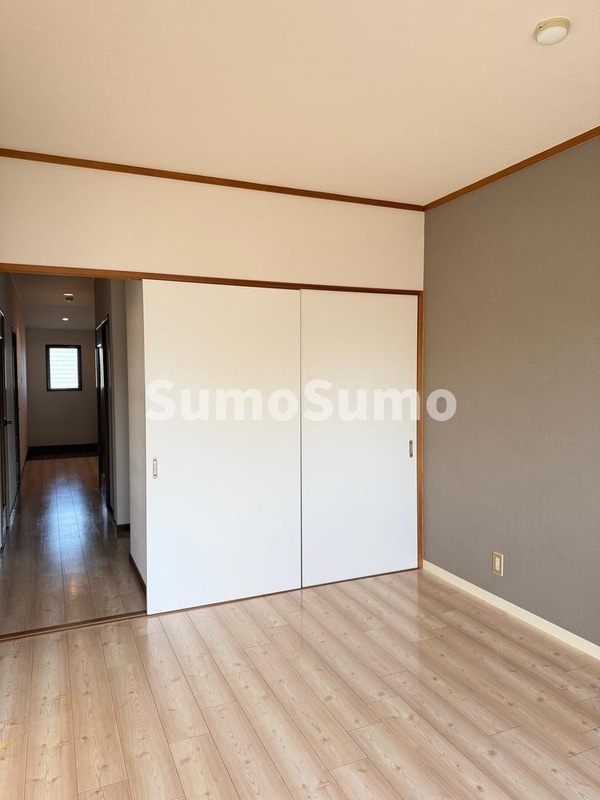 寝室(落ち着いた色調の寝室です)