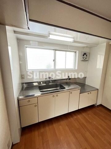 物件内観写真6　(コンパクトなキッチンで掃除もラクラク)