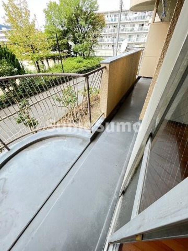 バルコニー(暖かな日差しのふりそそぐバルコニー)