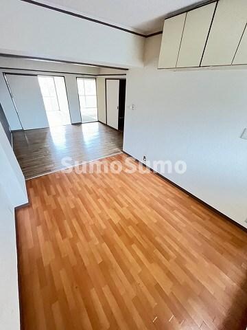 物件内観写真17　(ゆったりとした居間です)