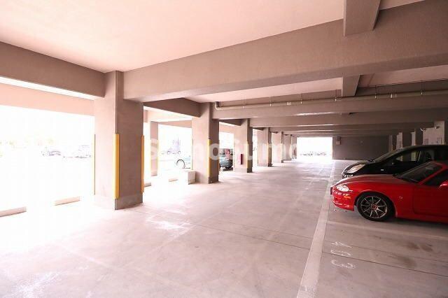 物件外観写真2　(駐車場完備です)