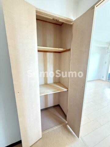 物件内観写真12　(ちょっとした収納スペースも充実しています)