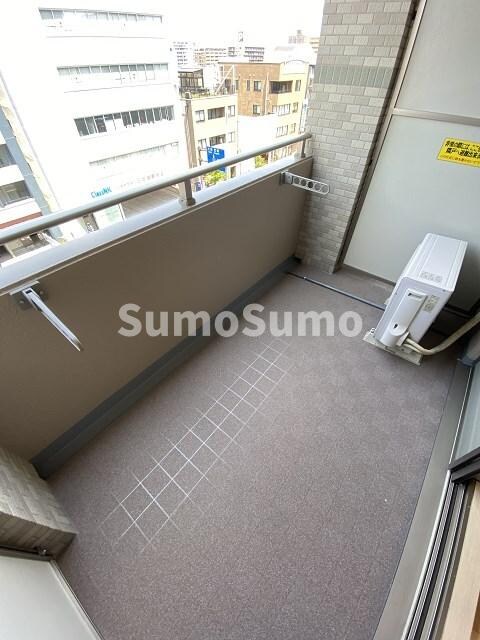 物件内観写真9　(開放的で明るい空間を演出してくれるバルコニーです)