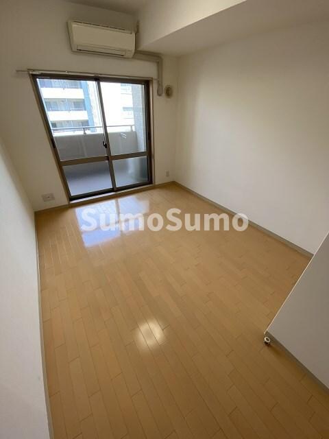 物件内観写真17　(広くて明るい寝室)