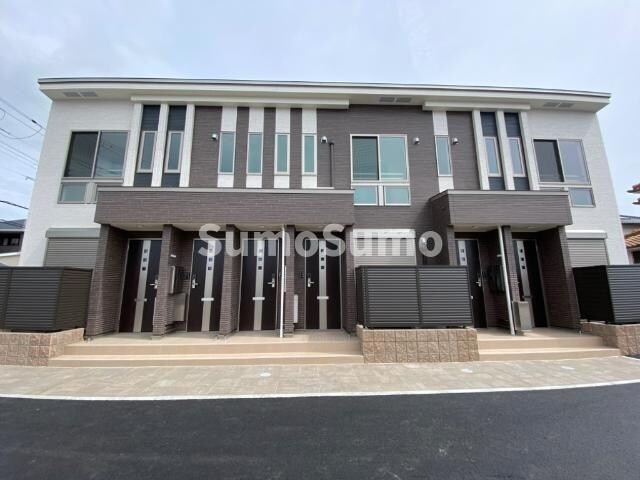 物件外観写真2　(清潔なエントランスです)