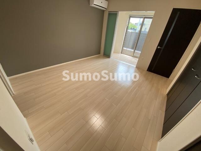 物件内観写真17　(おしゃれな居間です)