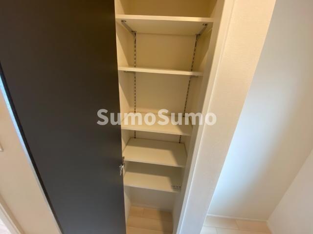 物件内観写真18　(小物を収納するのに便利です)