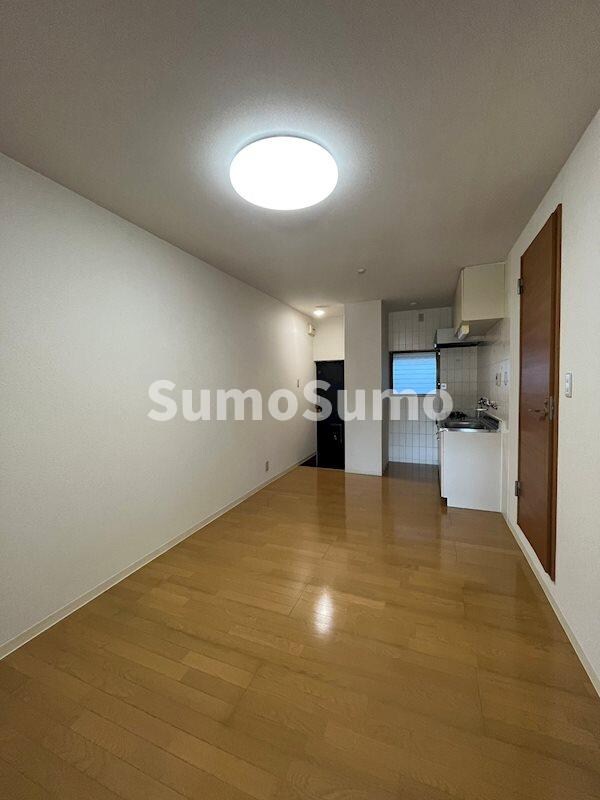 物件内観写真5　(こちらの居間で趣味の時間をお楽しみください)