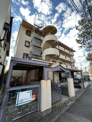 物件外観写真1　(落ち着いた雰囲気の外観です)