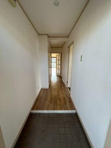 物件内観写真4　(きれいな玄関です)