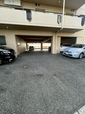 物件外観写真3　(カースペースがあります)