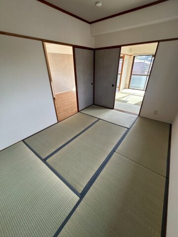 物件内観写真13　(和室、ちょっとしたくつろぎスペースにいかがでしょうか)