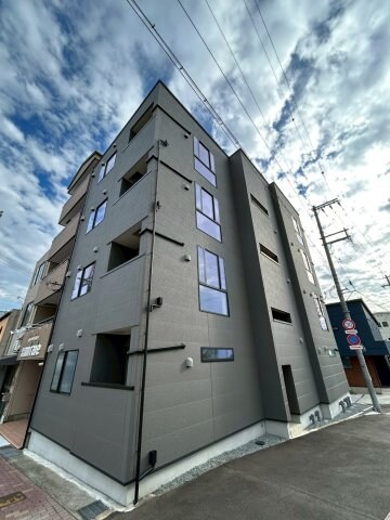 物件外観写真2　(落ち着いた雰囲気の外観です)