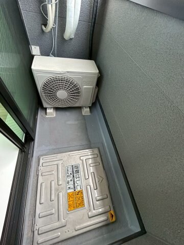 物件内観写真7　(開放的で明るい空間を演出してくれるバルコニーです)