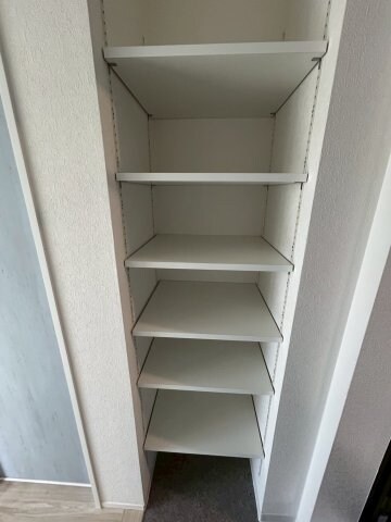 物件内観写真17　(ちょっとした収納スペースも充実しています)