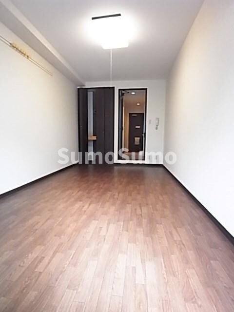 物件内観写真16　(こちらの居間で趣味の時間をお楽しみください)