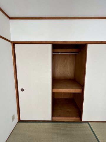 物件内観写真18　(収納豊富です)