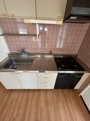 物件内観写真20　(コンパクトなキッチンで掃除もラクラク)