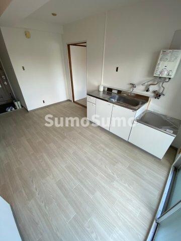 物件内観写真5　(ゆったりとしたリビングです)