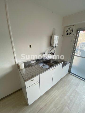 物件内観写真6　(コンパクトなキッチンで掃除もラクラク)