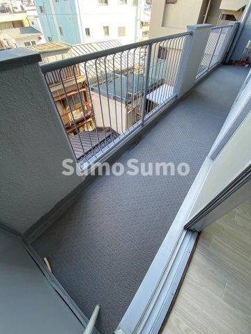 物件内観写真10　(広々としたバルコニーです)