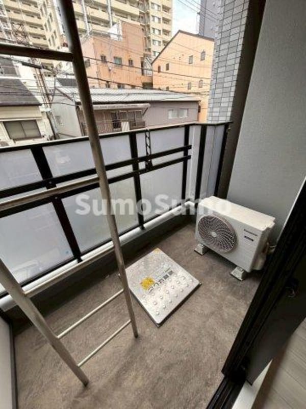 バルコニー(外からの目が気にならないバルコニーで洗濯物が干せます)