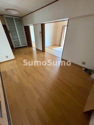 物件内観写真4　(リビングです)