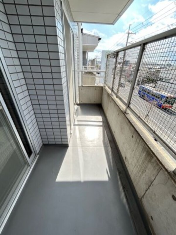 バルコニー(バルコニーからの眺めを楽しみながら食事をしませんか)