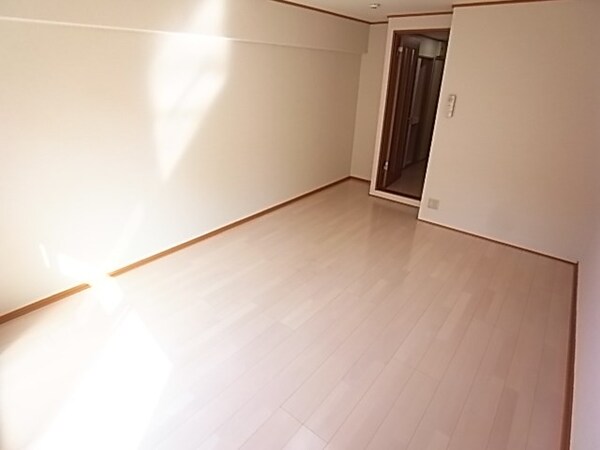 居室(ゆったりとした居間です)