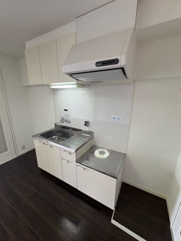 物件内観写真5　(コンパクトなキッチンで掃除もラクラク)