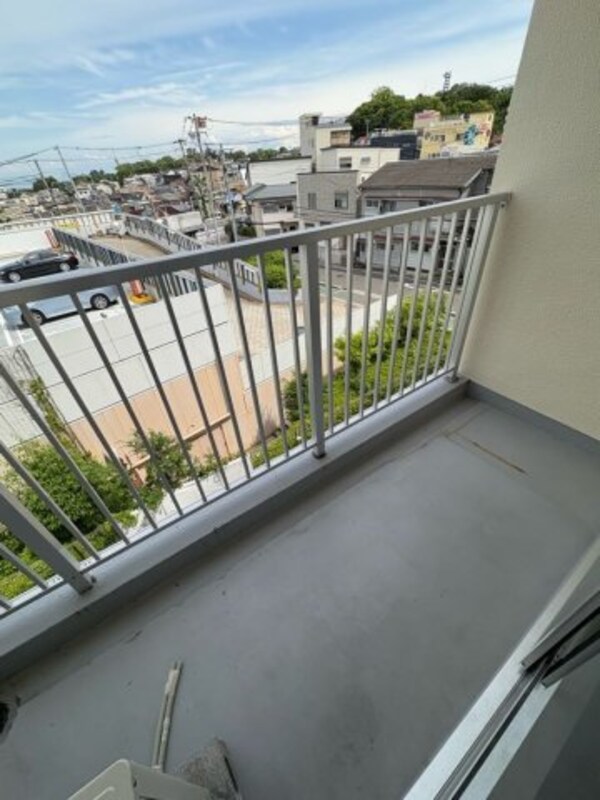 バルコニー(バルコニーからの眺めを楽しみながら食事をしませんか)