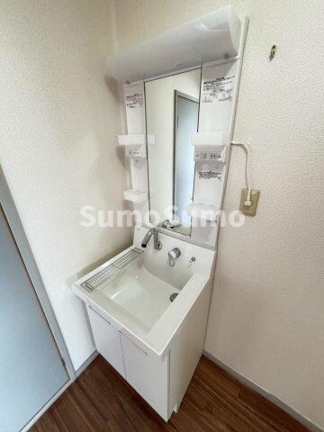 物件内観写真11　(明るい洗面所です)