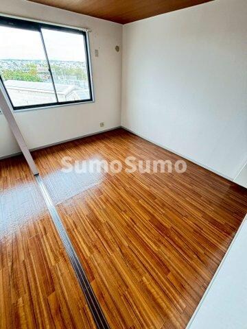 物件内観写真21　(広くて明るい寝室)