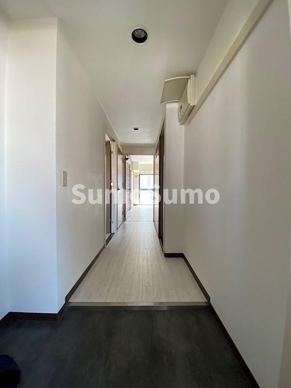 物件内観写真21　(明るい玄関です)