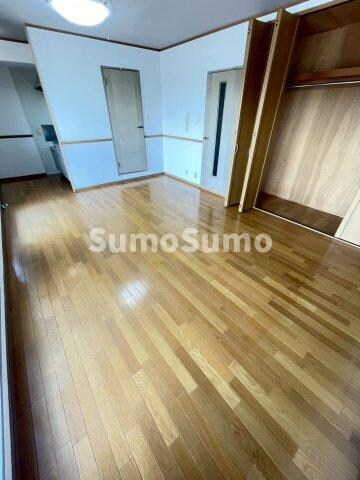 物件内観写真18　(ゆったりとしたリビングです)