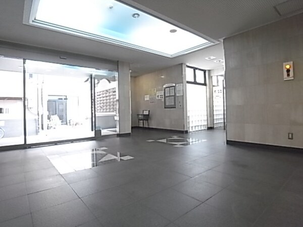 ロビー・ラウンジ(建物の内部です)