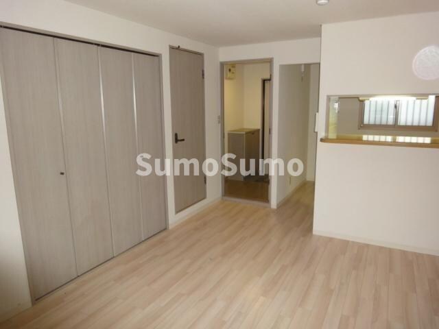 物件内観写真5　(ゆったりとしたリビングです)