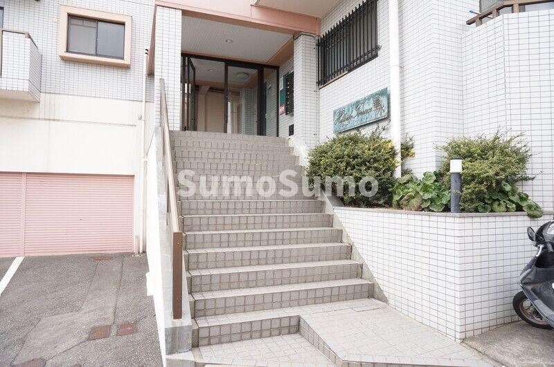 物件外観写真2　(エントランスです)