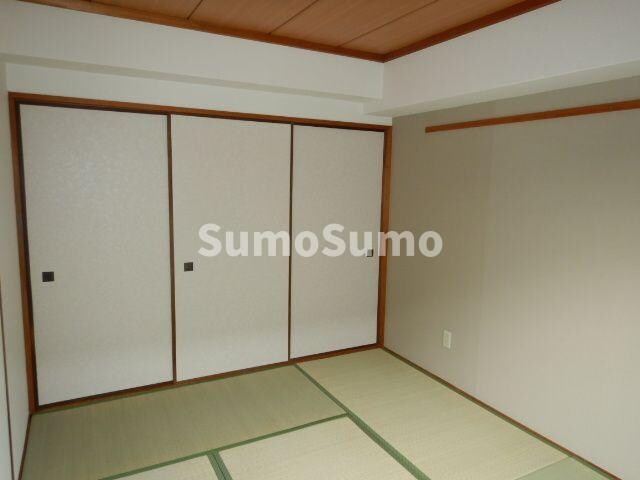 物件内観写真5　(和室ならではの温かな和の空間で寛ぎの時間を過ごせます)