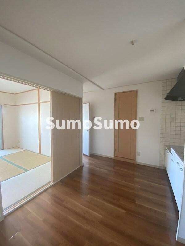 物件内観写真4　(ゆったり過ごせるリビングです)