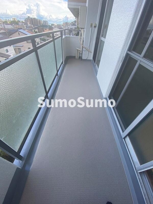 物件内観写真8　(暖かな日差しのふりそそぐバルコニー)