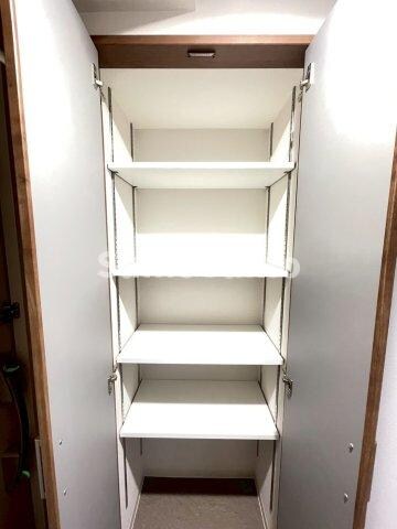 物件内観写真14　(小物を収納するのに便利です)