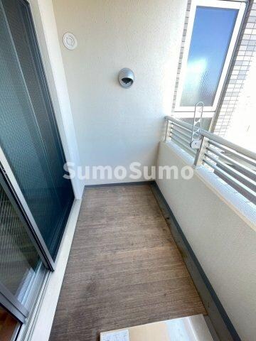 物件内観写真17　(暖かな日差しのふりそそぐバルコニー)