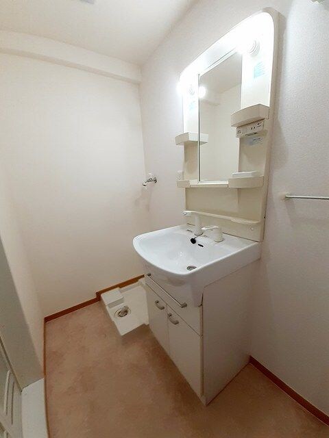 物件内観写真8　(スペースが確保できる洗面所です)