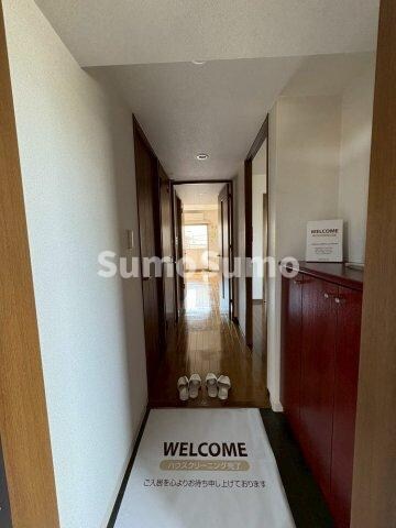 物件内観写真2　(ゆったりとした玄関です)