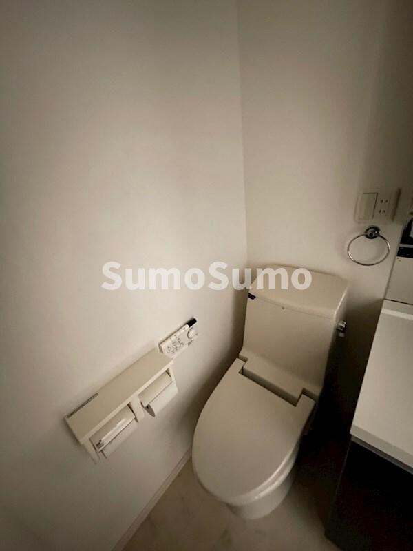 物件内観写真8　(ゆったりとした空間のトイレです)