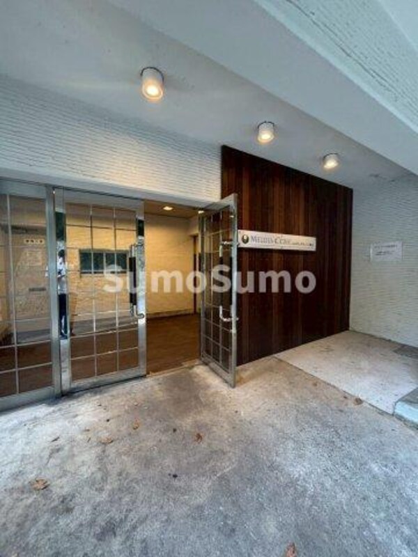 ロビー・ラウンジ(建物の内部です)